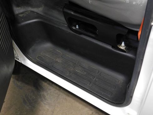 Used 2015 Chevrolet Express 2500 image 26