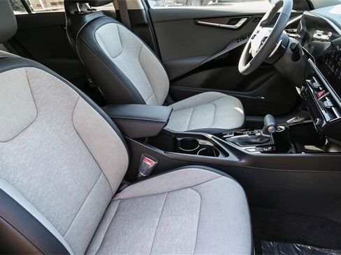 New 2025 Kia Niro SX image 14
