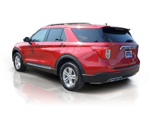 Certified 2023 Ford Explorer XLT w/ Equipment Group 202A AWD/4WD image 3