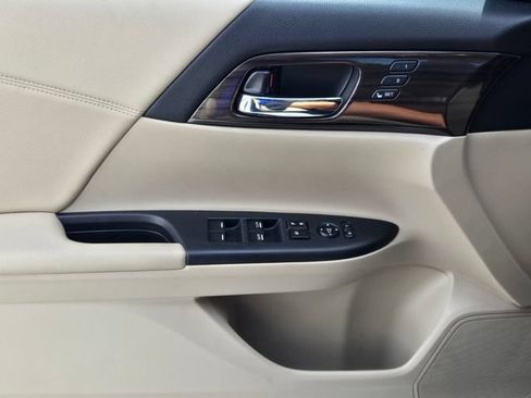 Used 2017 Honda Accord Touring image 30