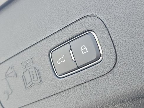 Used 2023 Lincoln Aviator Reserve w/ Equipment Group 201A AWD/4WD image 11