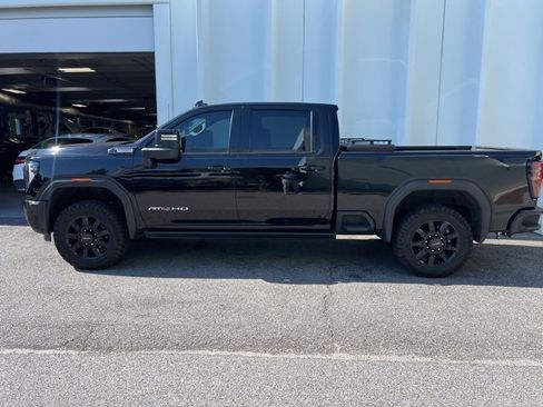Used 2024 GMC Sierra 2500 AT4 w/ AT4 Premium Plus Package image 3