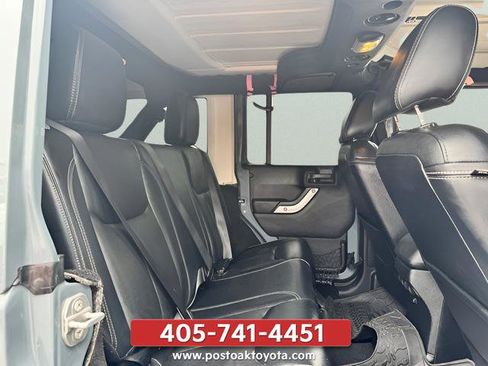 Used 2015 Jeep Wrangler Unlimited Sahara w/ Connectivity Group AWD/4WD image 17