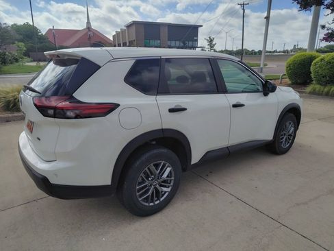Used 2024 Nissan Rogue S AWD/4WD image 26