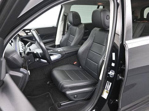 Used 2024 Mercedes-Benz GLS 450 4MATIC image 17