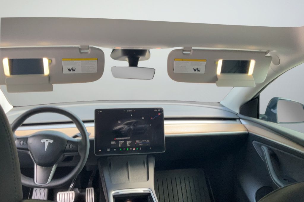 Used 2025 Tesla Model Y Performance AWD/4WD image 32