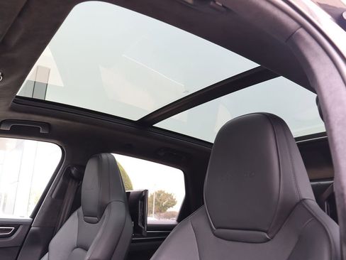 Used 2020 Porsche Cayenne Turbo image 11