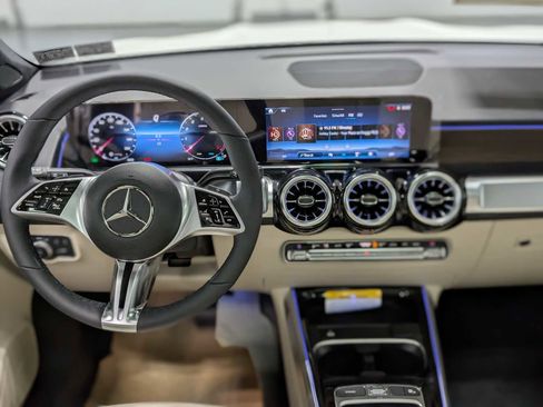 New 2026 Mercedes-Benz GLB 250 4MATIC image 5