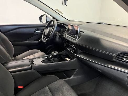 Used 2024 Nissan Rogue SV FWD image 11