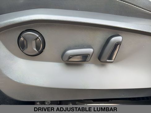 Used 2022 Volkswagen Taos SE w/ Panoramic Sunroof Package image 15