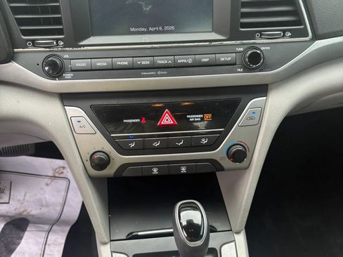 Used 2018 Hyundai Elantra SEL FWD image 7