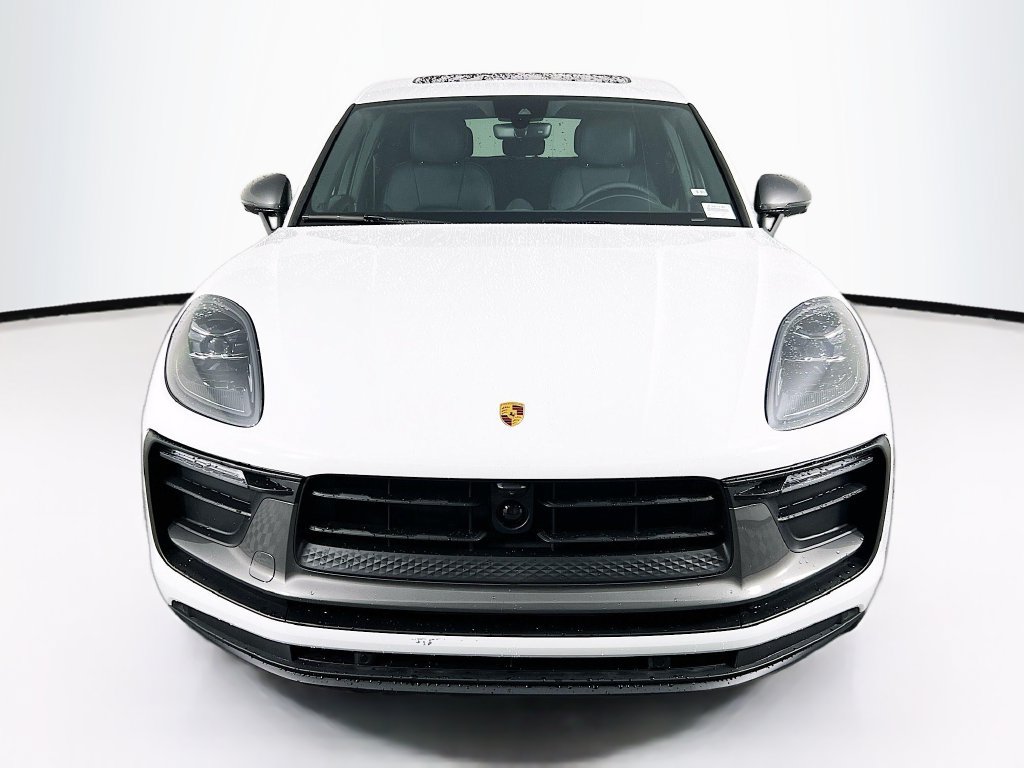 Certified 2026 Porsche Macan AWD/4WD image 6