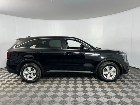 Used 2024 Kia Sorento LX image 5