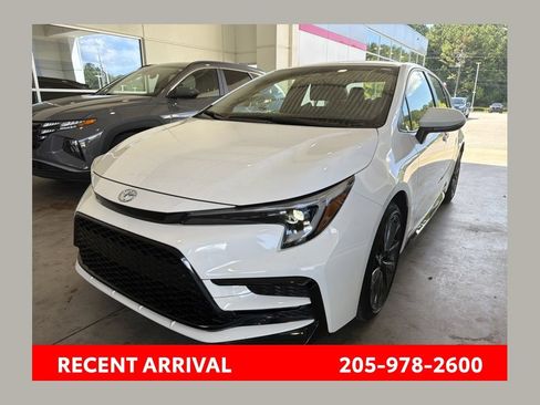 Used 2026 Toyota Corolla SE FWD image 1
