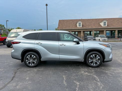 Used 2024 Toyota Highlander XLE AWD/4WD image 14