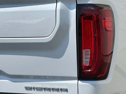 Used 2023 GMC Sierra 2500 Denali w/ Denali Ultimate Package image 28