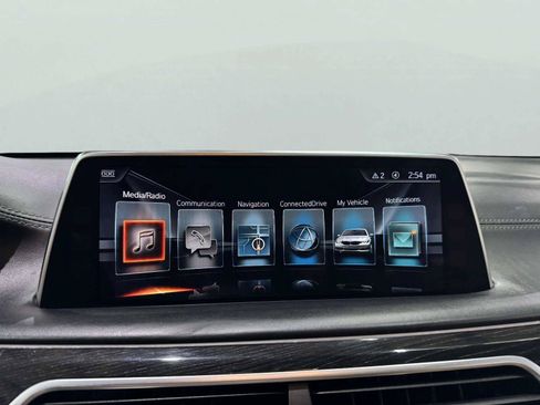 Used 2016 BMW 750i RWD image 34