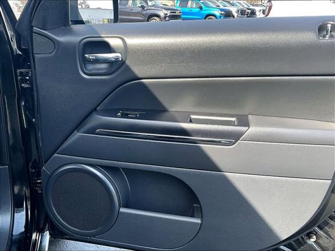 Used 2015 Jeep Patriot Limited image 12