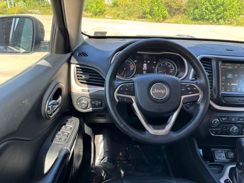 Used 2017 Jeep Cherokee Limited image 30