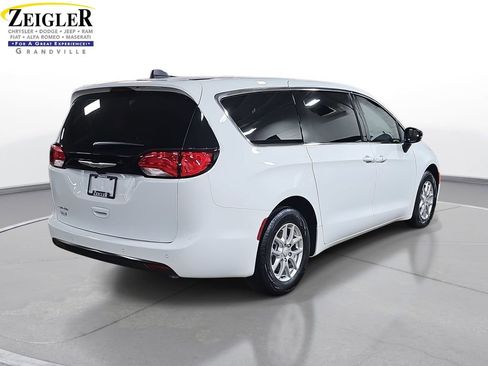 New 2026 Chrysler Voyager LX image 5