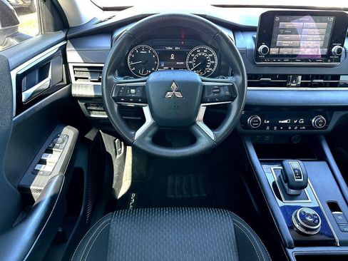 Used 2024 Mitsubishi Outlander ES FWD image 22