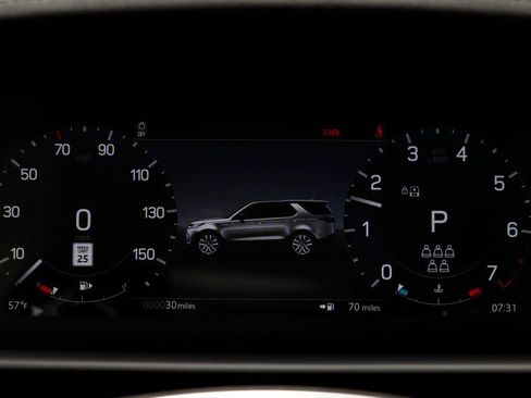 New 2025 Land Rover Discovery Dynamic SE image 9