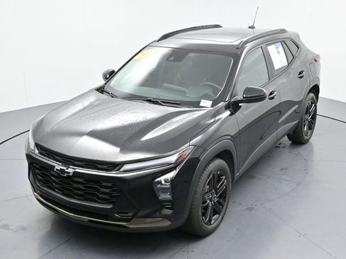 Used 2025 Chevrolet Trax ACTIV w/ Sunroof Package FWD image 35