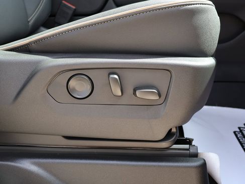 New 2025 Chevrolet Suburban Premier image 46