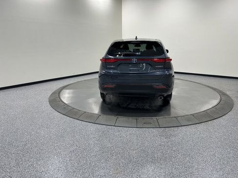 Used 2022 Toyota Venza LE image 7