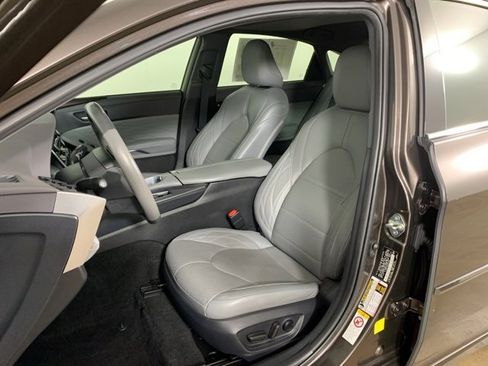 Used 2019 Toyota Avalon Limited image 28