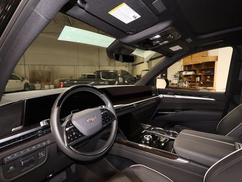 Certified 2025 Cadillac Escalade Premium Luxury w/ Touring Package AWD/4WD image 9