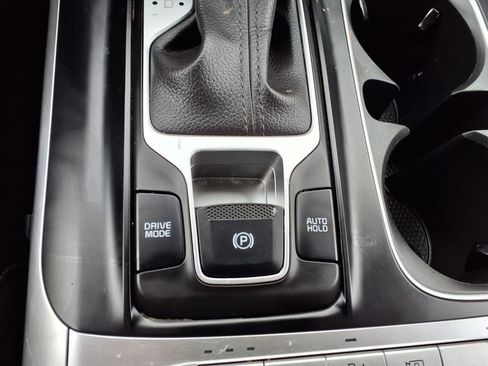 Used 2024 Kia Carnival LX image 21