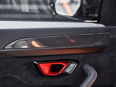 Used 2023 Lamborghini Urus Performante AWD/4WD image 41