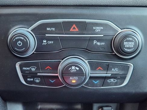 Used 2017 Dodge Charger SXT w/ Plus Group image 17