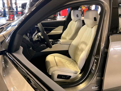 New 2026 BMW 530i xDrive 530i xDrive w/ M Sport Package image 9