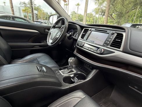 Used 2018 Toyota Highlander XLE FWD image 48