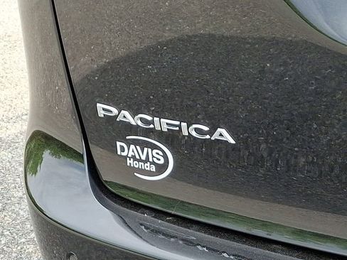 Used 2023 Chrysler Pacifica Limited FWD image 33