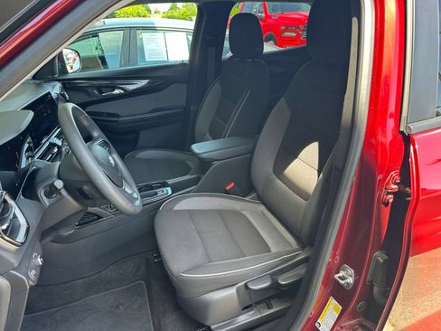 Used 2025 Chevrolet TrailBlazer LT FWD image 35