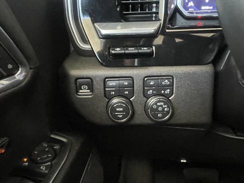 Used 2023 Chevrolet Silverado 1500 High Country w/ High Country Premium Package AWD/4WD image 22