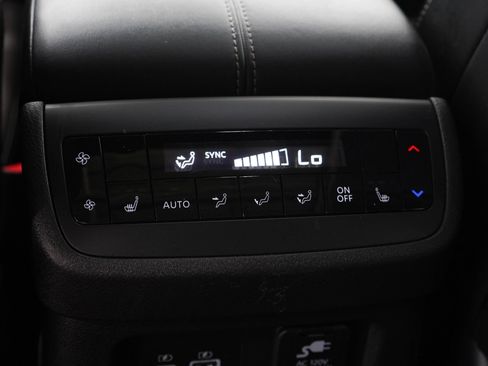 Used 2022 Nissan Pathfinder Platinum w/ Lighting Package (N92) AWD/4WD image 17
