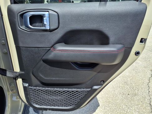 Used 2020 Jeep Gladiator Rubicon image 14