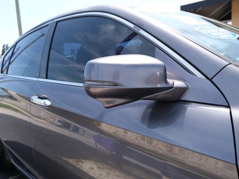 Used 2017 Honda Accord EX image 16