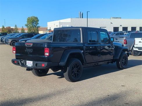Certified 2023 Jeep Gladiator Sport image 3