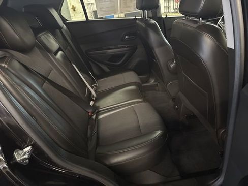 Used 2022 Chevrolet Trax LT w/ LT Convenience Package image 24