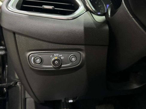 Used 2020 Chevrolet Equinox LT image 27