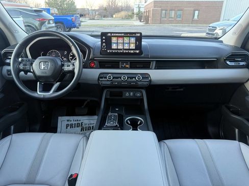 Used 2025 Honda Pilot Touring image 31