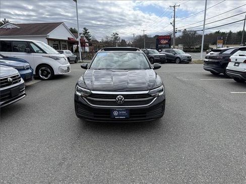 Used 2023 Volkswagen Jetta SE w/ Panoramic Sunroof Package image 1