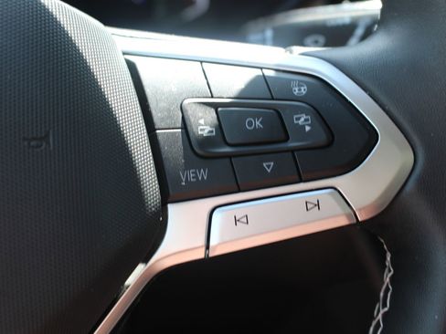 Used 2022 Volkswagen Taos SEL image 24