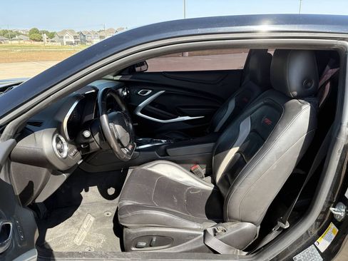 Used 2019 Chevrolet Camaro SS RWD image 9