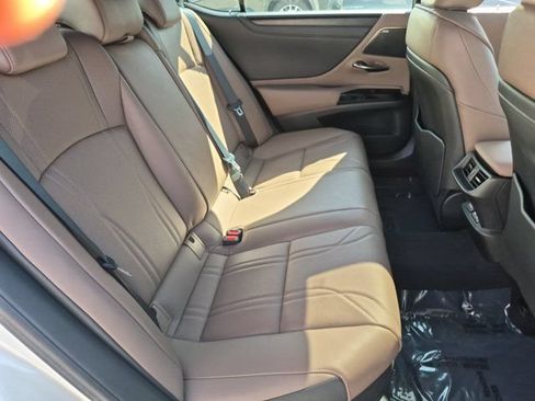 Used 2024 Lexus ES 300h w/ Accessory Package (Z1) FWD image 33